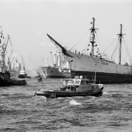 1984: Das zukünftige Museumsschiff Rickmer Rickmers im Hamburger Hafen. Foto: Michael Zapf